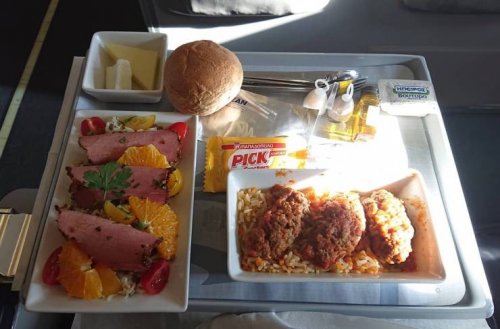 Какую еду подают во время полёта в разных авиакомпаниях (22 фото)