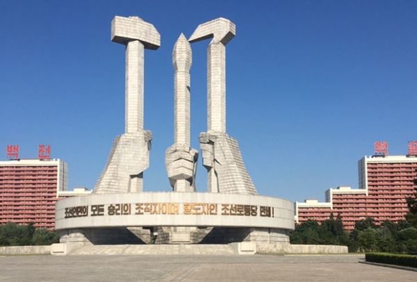<br />
«Короли нации» и их дворцы. Для кого в Северной Корее строят улицы и небоскребы?<br />
