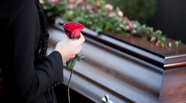 В Индии женщина проснулась на собственных похоронах